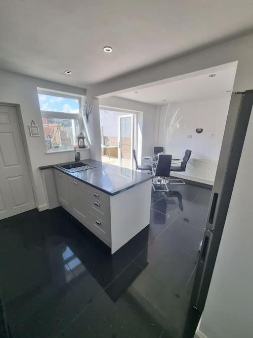 Somers Lodge Leicester Extérieur photo